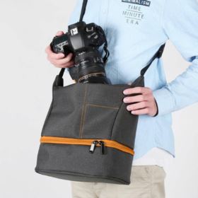 TORBA NA APARAT FOTOGRAFICZNY Z PASKIEM SZARO-POMARAŃCZOWA
