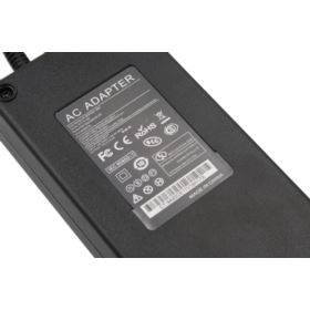 ZASILACZ ŁADOWARKA 19V 9.5A 4-PIN TOSHIBA