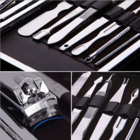 ZESTAW DO MANICURE I PEDICURE 12 ELEMENT&Oacute;W W BRĄZOWYM ETUI