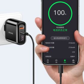 ŁADOWARKA SIECIOWA USAMS US-CC085 Z WYŚWIETLACZEM USB I USB-C CZARNA