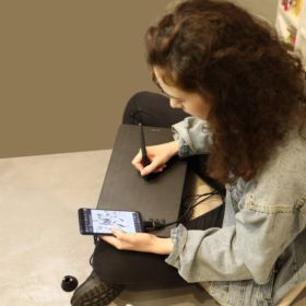 TABLET GRAFICZNY HUION H610 PRO V2 Z PI&Oacute;RKIEM RYSIKAMI I UCHWYTEM PH03