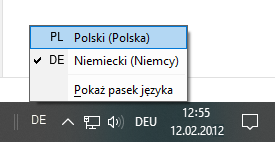 Inne litery na klawiaturze - Fragment paska start Windows 10 - prawa strona z literami DE, ikoną Internetu, dźwięku, godziną 12:55 i datą 12.02.2012 - rozwinięta opcja język