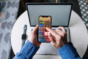 Jak włożyć kartę SIM do iPhone? Sprawdź jakie to proste - Wejdź Jak włożyć kartę SIM do iPhone? Sprawdź jakie to proste - Wejdź