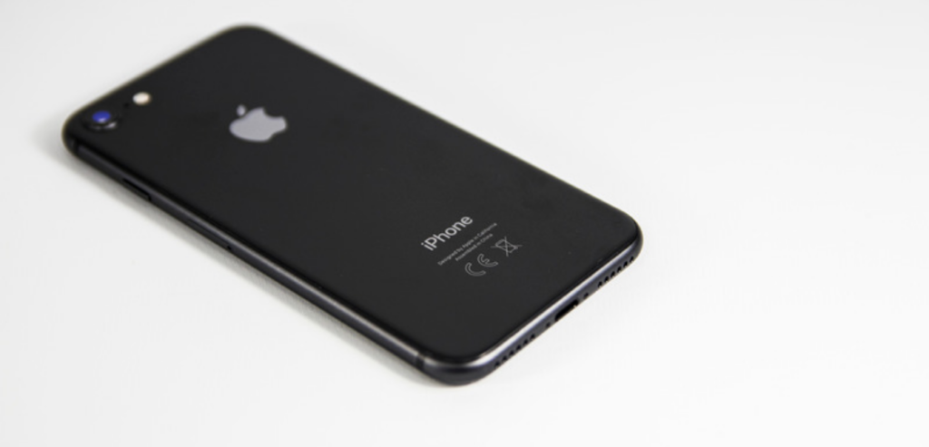 Czarny telefon Apple
