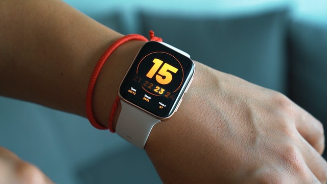 Jak ustawić godzinę w smartwatch?