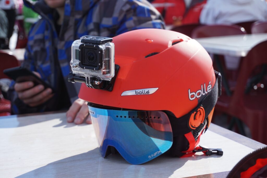 Kask z kamerą sportową - mocowanie kamery sportowej 