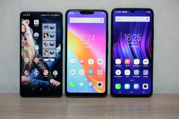 Trzy smartfony