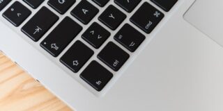 Czarna klawiatura MacBook